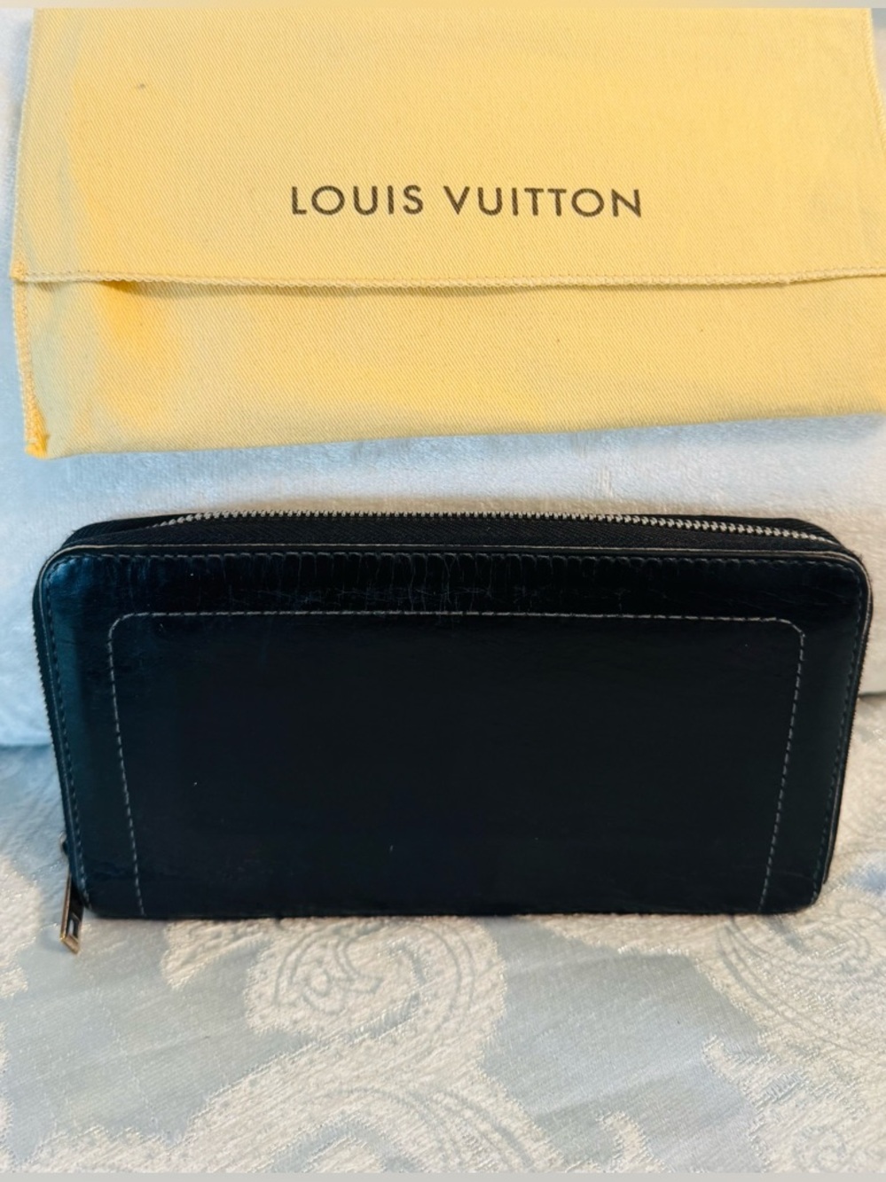 Louis Vuitton Black Zippy Leather Organizer Wallet